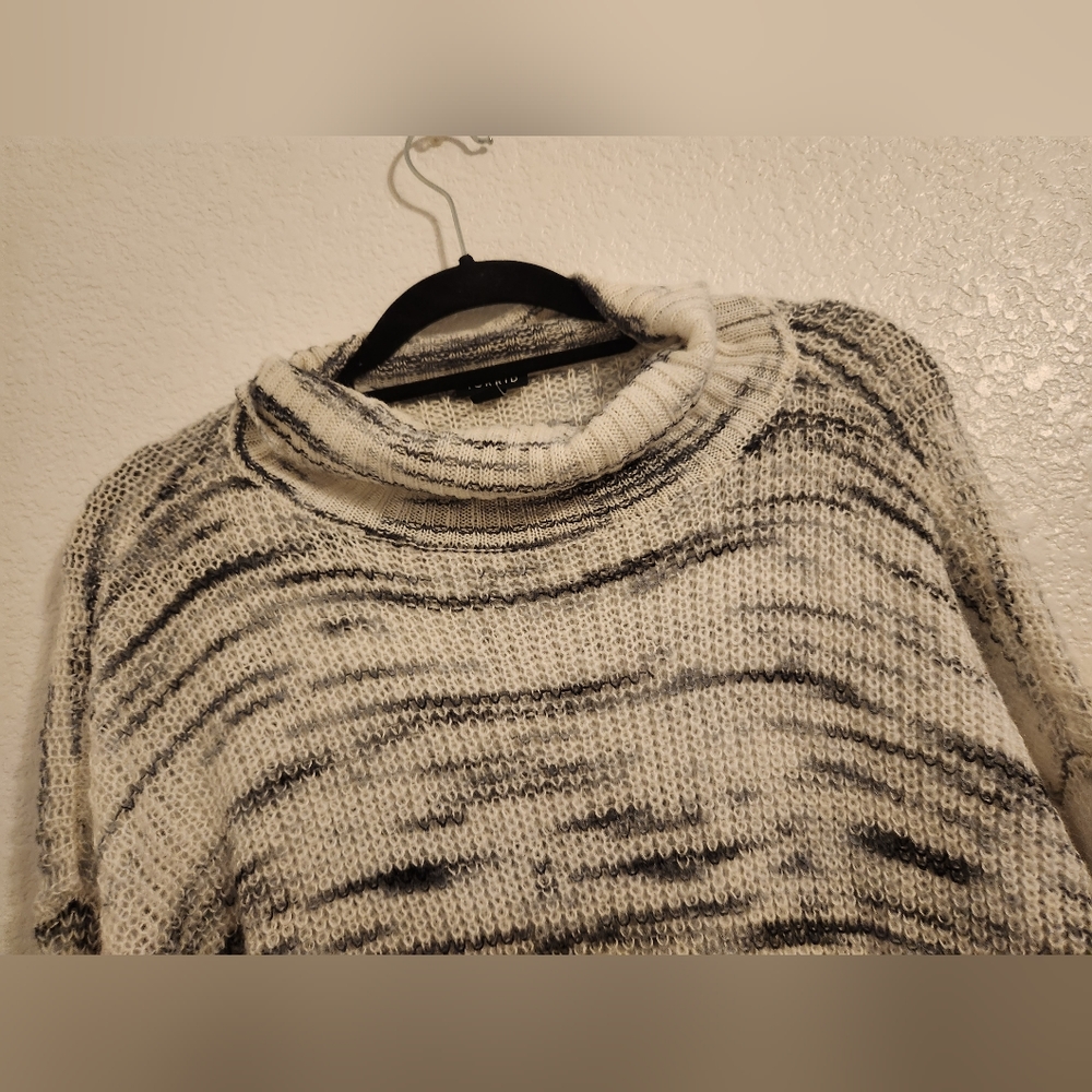 Torrid Pullover Turtle Neck Sweater Size 3 NWOT - Picture 2 of 14